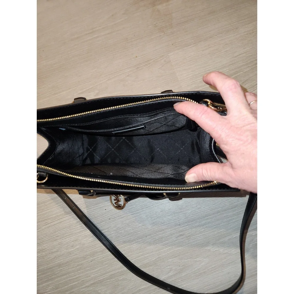 Michael Kors NEW Sheila Black‎ Saffiano Leather Satchel Handbag Strap designer